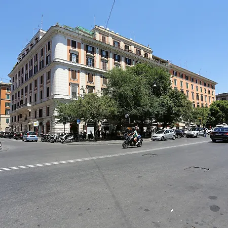 Residenza Cavour Nocleg ze śniadaniem 3*